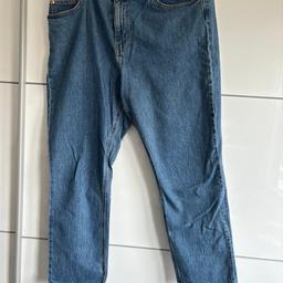 Ich biete eine zuvor noch nie getragene H&M Jeanshose in der Grösse 48 an. Bei der Hose handelt es sich um eine Slim High Waist Jeans mit Ankle Length.

Bei Interesse gerne melden.
