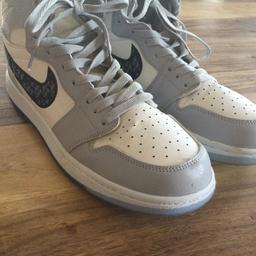 Kaum getragene Nike Sneaker, Gr. 44, klein geschnitten, passend für Größe 42