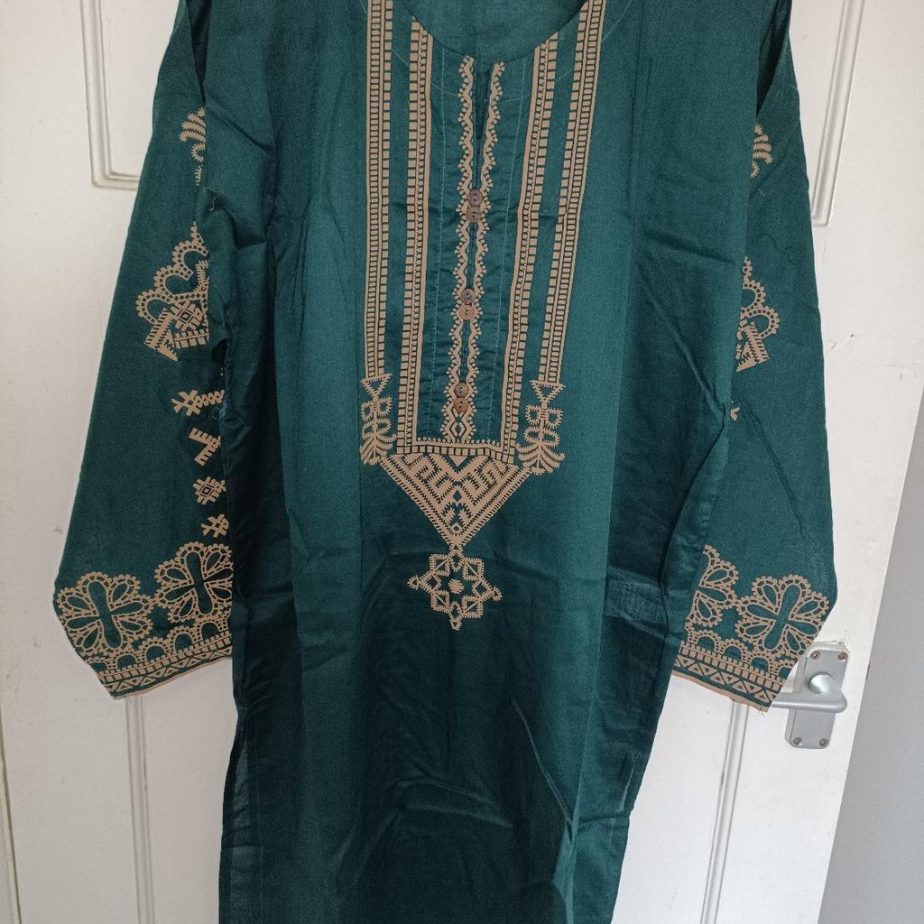 beautiful printed original designer khaadi KURTA and trousers set . very stylish and trendy.good quality fabric and comfortable.
look out for my other items.thanks