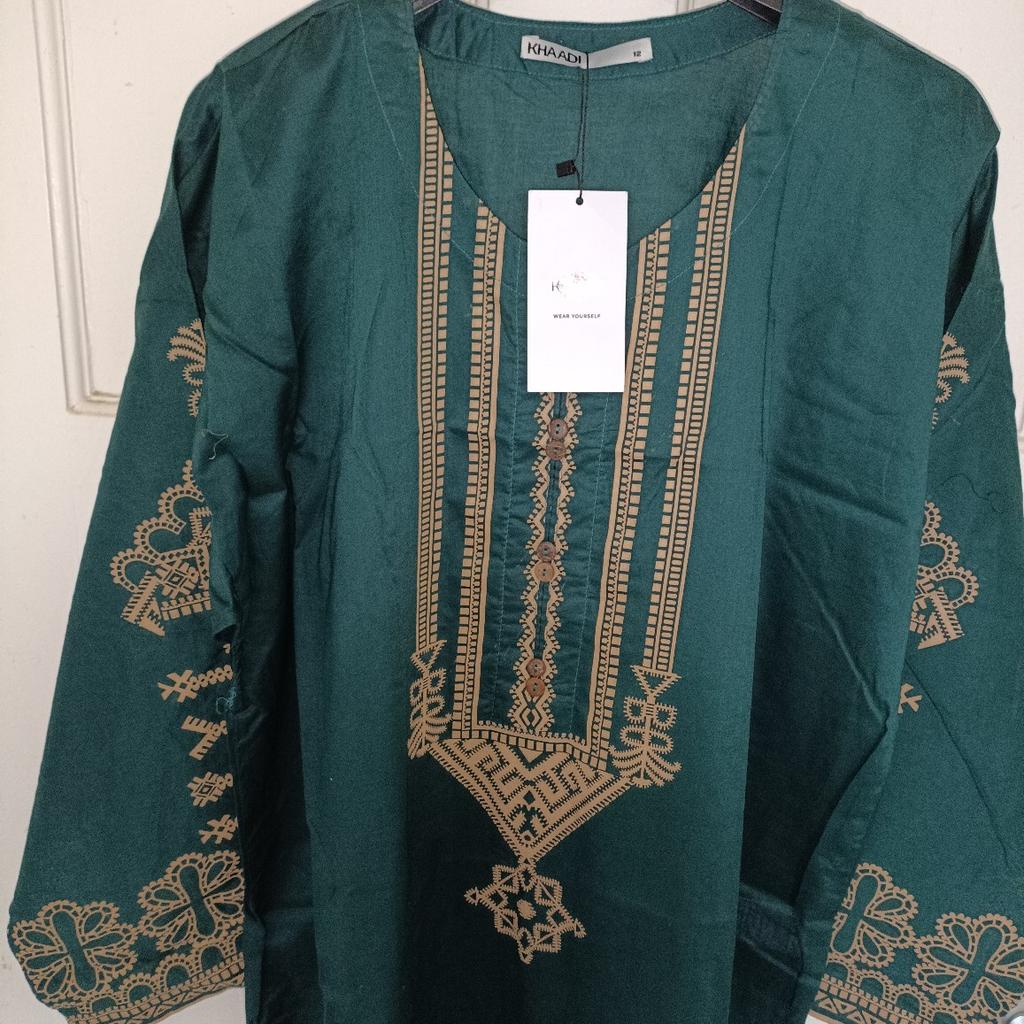 beautiful printed original designer khaadi KURTA and trousers set . very stylish and trendy.good quality fabric and comfortable.
look out for my other items.thanks