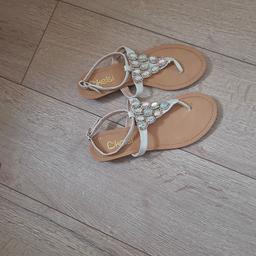 sandals size 6