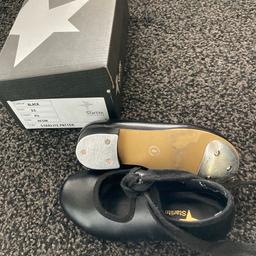 Girls junior tap shoes, Starlite Patter size 8 junior. Used with a few scuffs but in good condition.