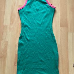 Primark Green & Pink Dress. Excellent Condition worn once. Size 6.

Collection S64 Area. Can post out for addititional post & packing fees. I only post out to UK. I only accept Bank Tranfer & Cash. Thank you. Happy Sphocking. 😊