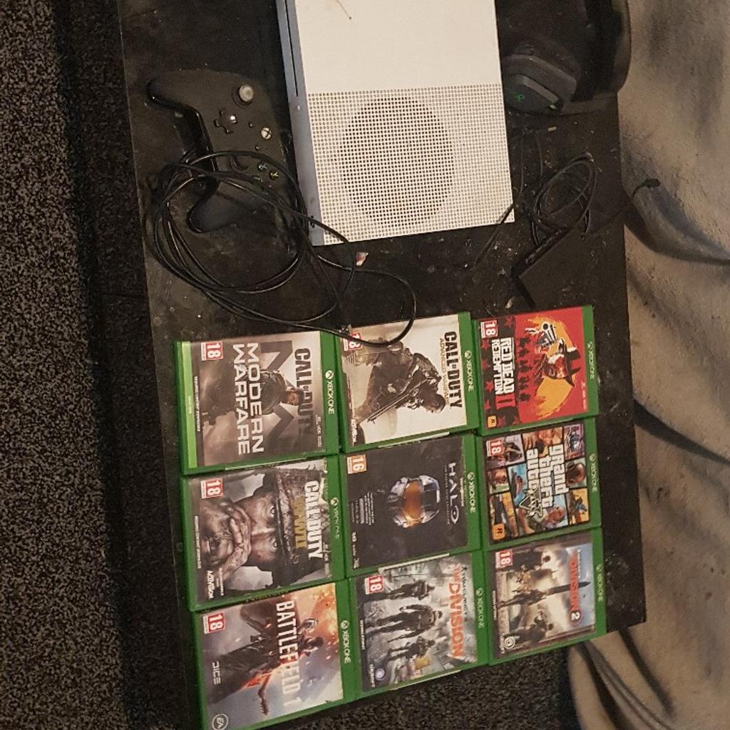 xbox one
2 controllers 1 wired 1 wireless
wireless astro a20 headset
digital fifa 22
red dead redemption
gta5
division 1 and 2
halo master chief collection
call of duty advanced warfare
modern warfare
ww2