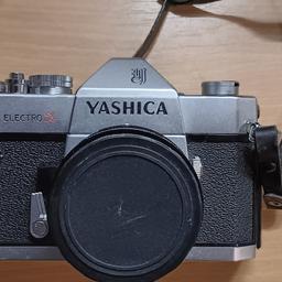 Verkaufe hier eine Yashica TL Electro-X silberne Spiegelreflexkamera mitOriginal Yashinon 50mm/1.7 Objektiv 
aus den 70er Jahren in einem guten Zustand siehe Bilder . 
Hersteller	Yashica, Japan 
Modell	TL Electro X 
Typ	Spiegelreflexkamera 
Format	24 mm × 36 mm 
Film	35-mm-Kleinbildfilm 135 
Filmempfindlichkeiten	25-800 ASA (DIN 15°-30°) 
Baujahr	1968–1974 
Standardobjektiv	Yashica Auto Yashinon-DX 1:1,7 / 50 mm .Objektivanschluss	 M42-Schraubgewinde.

Privatverkauf ohne Garantie und ohne Rücknahme Versand auch möglich,versichert (4,50€)als Packet .《《《Keine PayPal Zahlung möglich.》》》Nichtraucher Haushalt und ohne Haustiere weitere Bilder auf Anfrage bei Fragen einfach schreiben.

Die Rechte an den dargestellten Produktnamen, -Details, Marken und -Logos usw., liegen beim entsprechenden Eigentümer und werden im Rahmen dieses Kaufangebots nur zitiert.