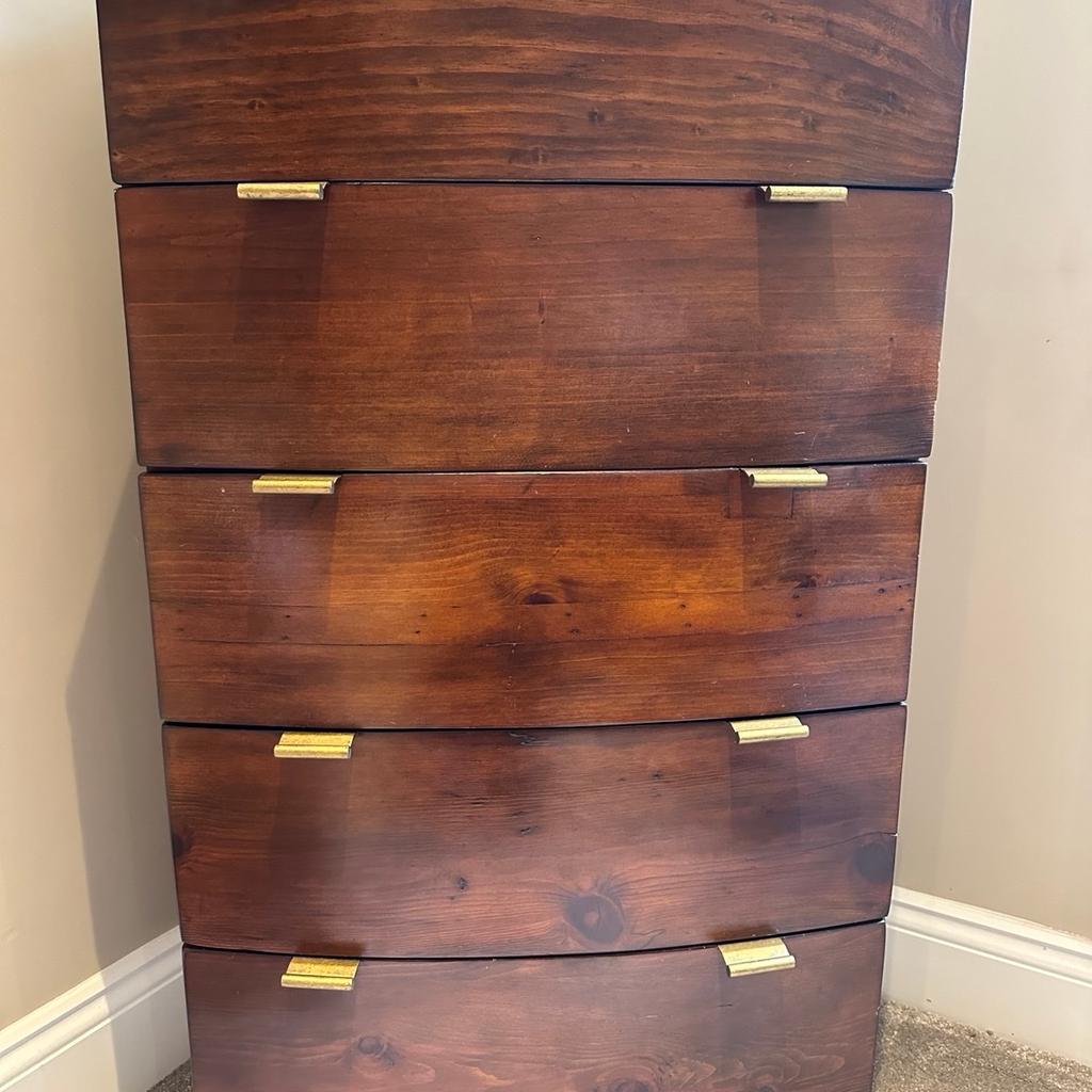 Barker & Stonehouse Navajos bedroom furniture comprising of 2 x bedside cabinets, 1 x 5 drawer chest of drawers and a double bed frame.
Furniture shows sign of wear and tear but could easily be remedied