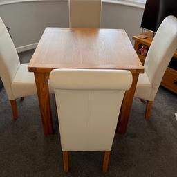 for sale square solid oak table with 4 solid chairs cream you can flip the top to extend to make the table bigger in good condition
