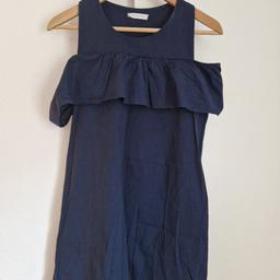 Super, süsses Minikleid in dunkel blau in der Größe 38/ 40.
Das Kleid ist Schulterfrei und für heisse Sommertage ein Traum.
Tierfreier Nichtraucher Haushalt