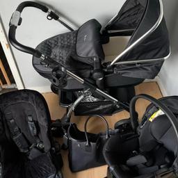 Silver Cross Wayfarer Simplicity Plus Travel System Bundle – Pepper

Lockable swivel wheels give you more control over tougher terrain
Suitable right from birth up to 22kg (Approx 4 years) gives a long continued use
Genius harness system secures your baby in place using magnetic buckle and rucksack style straps
Simplicity plus car seat provides a luxurious and safe travel option when needed
Brilliantly stylish frame with coordinated accessories give an all round luxurious look

Bundle Features:

Sun Protection Hood
Carrycot
Changing Rucksack
Extendable Handle
Footmuff
Simplicity Plus Car Seat
Isofix base
Raincover
Cup Holder

Great condition other than the bag has been well used and has a few scuffs. Lovely travel system but no longer needed. Collection only St Paul’s Cray, BR5