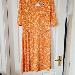 Orange coloured floral pattern dress, slightly stretchy material, open style back neck, easy wear pull on style, size 14.

cash and collection only, thanks.
possible delivery to Conisbrough on Saturday mornings only around 11 am.