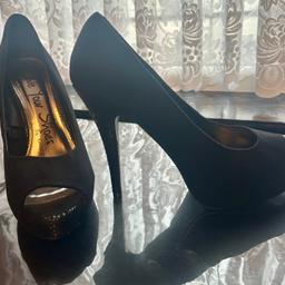 Brand new unworn high heels

Black suede size 8