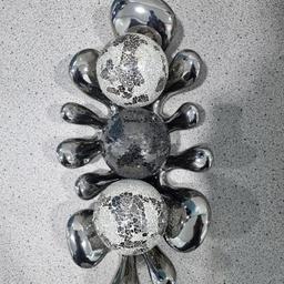 - Large Silver Coffee or Dining Table 
Centrepiece
- Comes with x3 mosaic decorative balls

***In excellent condition. No scratches or signs of wear & tear!***

***CASH UPON COLLECTION FROM ATTIC STORAGE BECKTON E6 6JF***