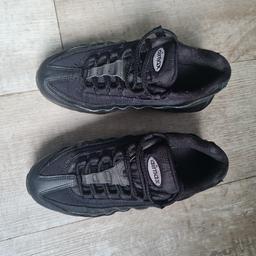 boys black Nike air  110,s hardly worn