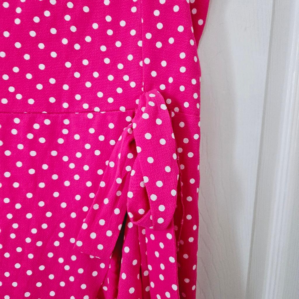 Pink dress with a white spotted pattern, tie straps, elasticated back waist and ruffle style skirt, size 16..NEW with a £26.99 price tag.

cash and collection only, thanks.
possible delivery to Conisbrough on Saturday mornings only around 11 am.