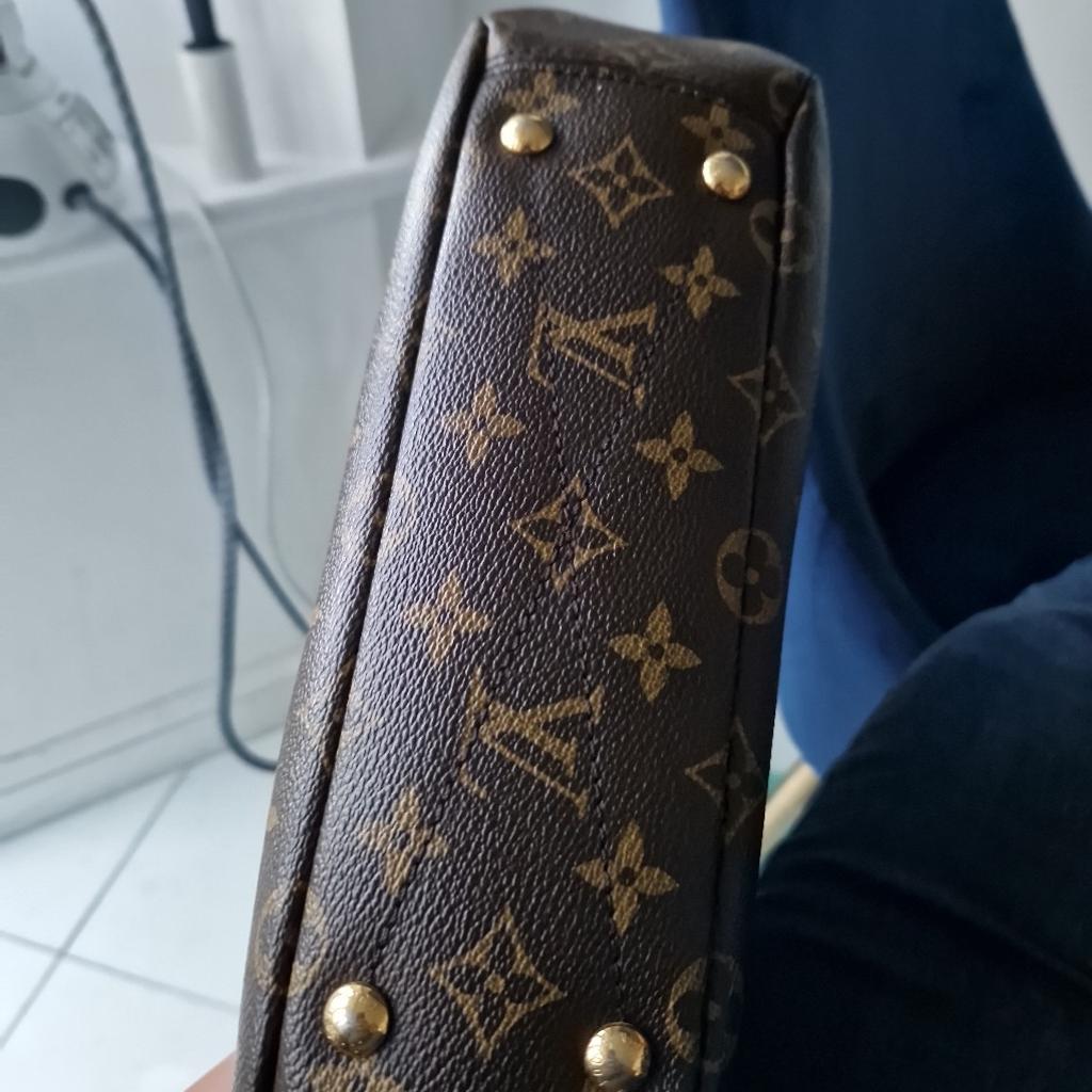 authentic louis vuitton,great for crossbody ,lots of space inside fair used good condition.no dustbag no receipt but guaranteed authentic,bought preloved from Japan from a business seller.
