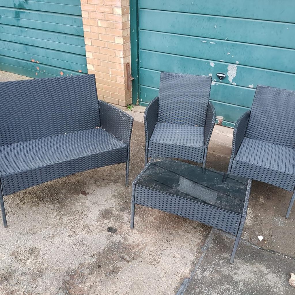 Black 4 piece rattan outdoor furniture garden set.

Great condition

x1 two seater garden sofa
x1 garden coffee table
x2 armchairs