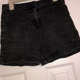 River island 11-12yrs black distressed shorts 

Good condition 🩷

Can post 

Lots of new and pre loved items for sale 💙
Combined postage available 💙
