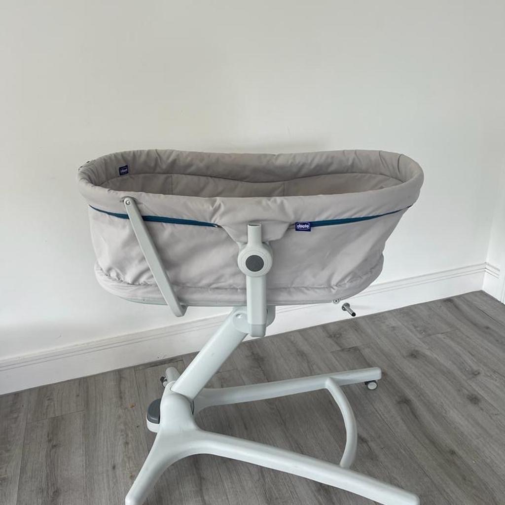 Chicco Baby Hug 4-in-1 Baby Cot, Grey_RE_LUX | Birth to 3 Years (15 kg), Recliner Chair, Baby High Chair and First Chair, Adjustable Height.
Almost new.
Only cash