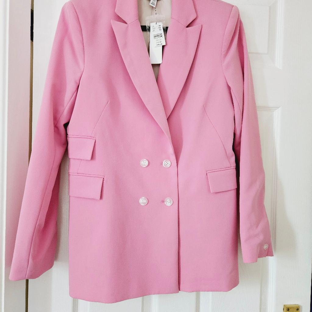 Gorgeous longer length pink jacket, lined, front button fastening, size 14..NEW with a £49.00 tag.

cash and collection only, thanks.
possible delivery to Conisbrough on Saturday mornings only around 11 am.