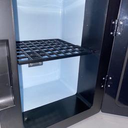 This is a convenient mini fridge.