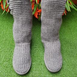 UGG Australia Women’s Grey Boots Short Boots Uk Size: 6.5 Knitted Button.
Material .for .
Used condition.