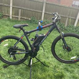-BRAND NEW CONDITION - pretty much no scratches anywhere on the bike, only used a few times. Charger and key everything there.
-Have proof of purchase (cost 1100), grab a bargain
-7005 Alloy frame for less weight, size is L which would suit anyone from 5’5 to 6’5
-Wheel size - 27.5inches and is quick release (allows for easy removal/installation for space to fit in the back of a car)
-All gears run very smoothly, SRAM 8 speed
-Brakes are very good (Tektro Mechanical Disc Brakes with 180mm rotors)
-Adjustable Suntour XCT coil front suspension fork with 100mm travel, functioning smoothly
-Free test ride available
-Collection in B9, can deliver locally
-Feel free to ask questions
Note: (The things on the pedals are pedal protectors to prevent scratching other surfaces)