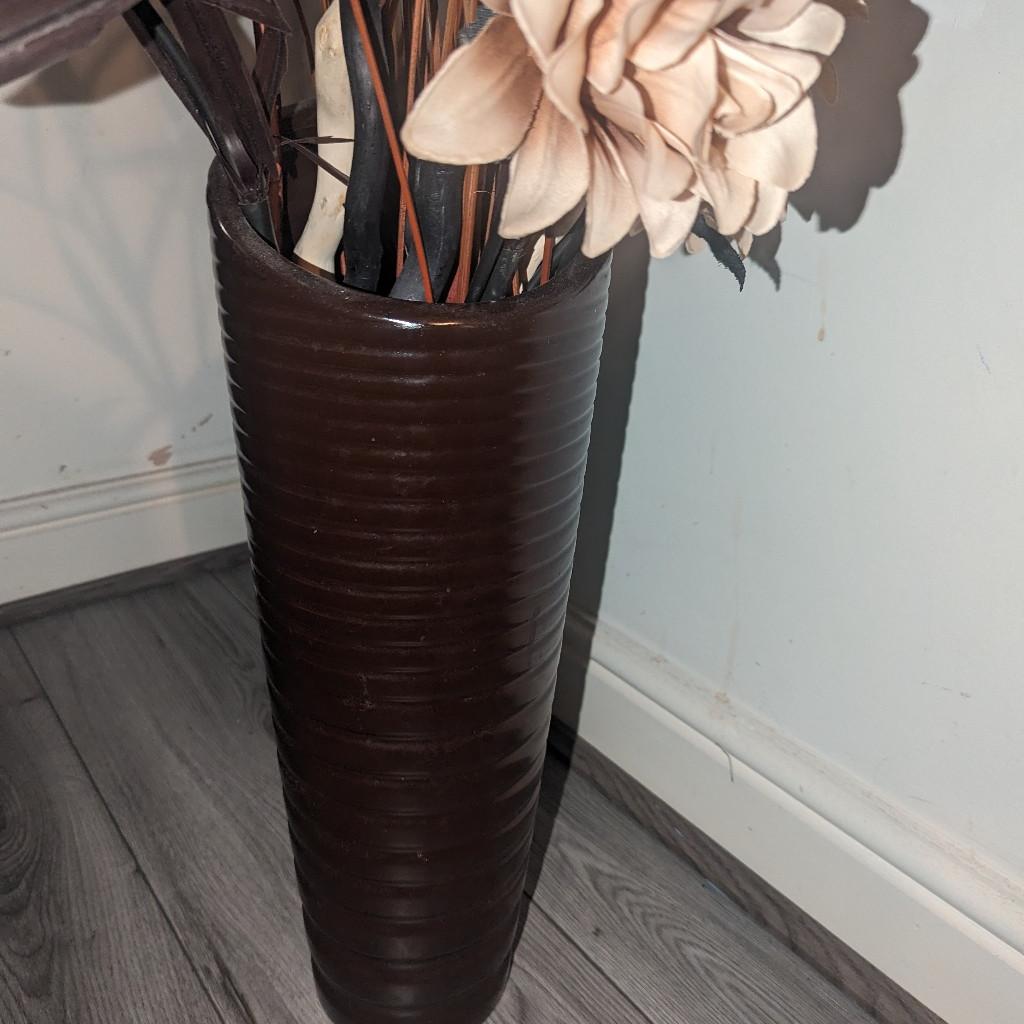 The large vase with flowers and ornaments is a statement piece for any room! It is quite a heavy vase and tall. Selling for £20

The bee vase holds artificial grass with sunflowers. Another statement piece. Bought last summer so in excellent condition with tags on. £10

Can sell both for £25. Need to go asap. Collection bd2