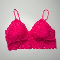 Used once perfect condition || pink bralette 

Perfect for raves, under clothes, holidays, outings 

Adjustable

£5

Size M

99p delivery

#pink #pinkbra #bralette #pinkbralette #adjustable