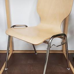 Es handelt sich um ein Ausstellungsstück, mit ganz geringen Gebrauchsspuren. Der Stuhl wurde teilweise zum Probesitzen verwendet.

Der Stapelstuhl myDARIO eignet sich optimal für Objektzwecke - die perfekte Ausstattung für Wartezimmer, Messen, Konferenz- und Besprechungsräume. Die ergonomische geformte Sitzfläche besteht aus buchefarbenem, lackiertem Holz, das stabile 4-Fuß-Gestell aus Metall in Chrom-Optik. Inklusive Reihenverbindern, stapelbar bis max. 10 Stühle.

Stapelstuhl myDario

	Holzsitzschale: buchenfarbig
	stapelbar (max. 10 Stühle)
	mit Reihenverbinder
	Sitzhöhe: 43,5 cm
	4 – Fuß –Gestell: verchromt
	ohne Polsterauflage

Lieferung: per Paketdienst oder per Selbstabholung

Zahlung ist auch per PayPal möglich.

Gerne bieten wir Ihnen auch kostenfreie und unverbindliche Teststellungen der Produkte aus unserem Ladenlokal hier in Gotha an.

Genießen Sie die Kompetenz eines geprüften, AGR-zertifizierten Fachgeschäfts für ergonomische Stühle und Möbel. Finden Sie so in aller Ruhe