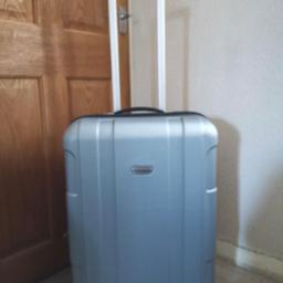 Medium sized suitcase. Fairly sturdy and thick telescopic like handle. Does have marks on the corners. Collect in Wolverhampton, WV3 area. Thanks for viewing.