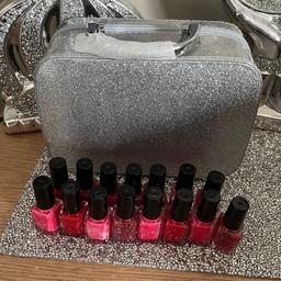 New cc vanity case with 15 mini nail varnishes on