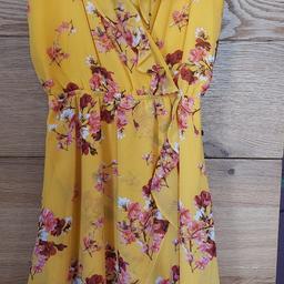 Verkaufe schönes florales Sommerkleid von H&M in Größe 34

Abholung in Grünau oder Laakirchen

Preis zzgl. Versand