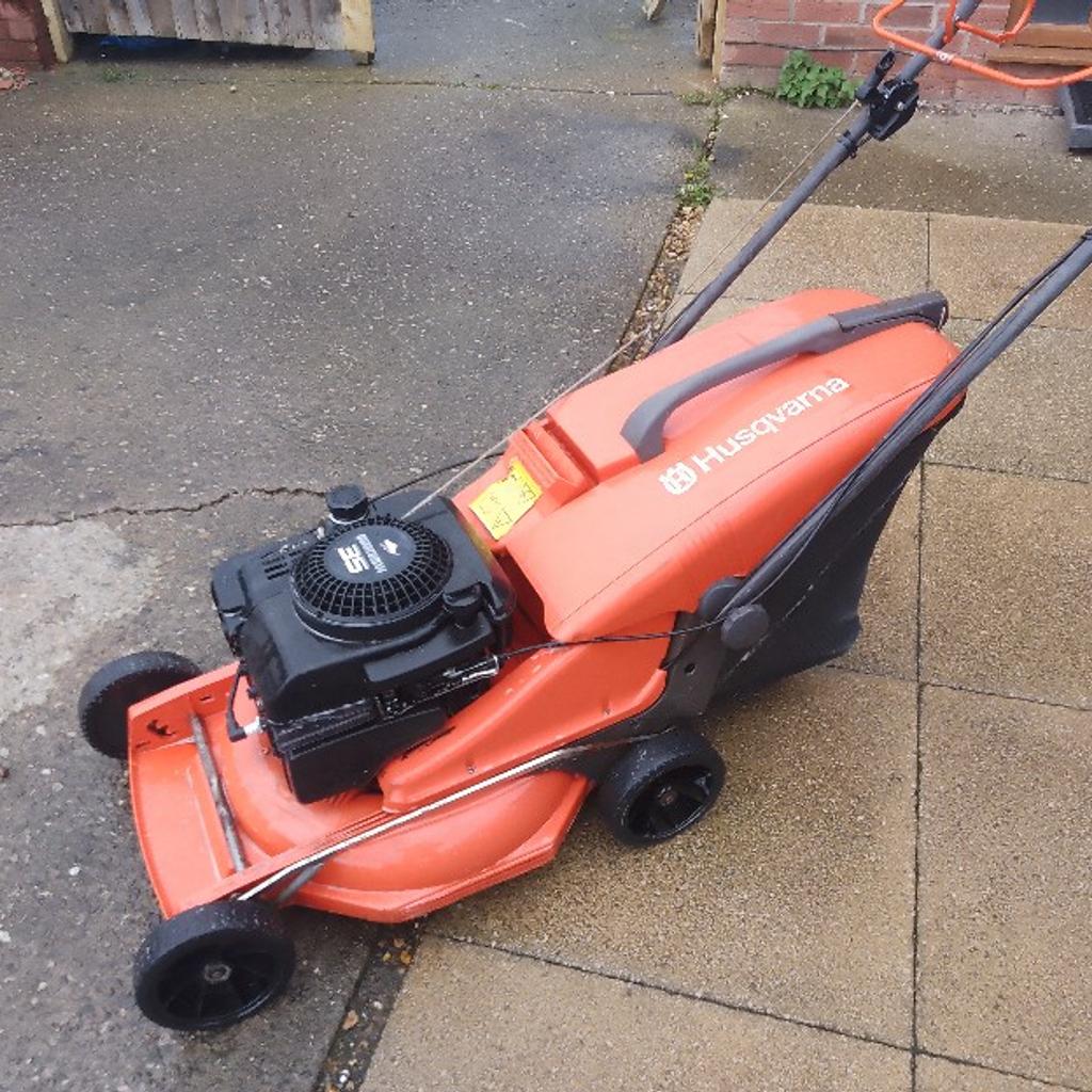 HUSQAVARNA ROYAL 47S PETROL MOWER
CAN BE USED AS A ROUGH CUT/MULCHER
GOOD CONDITION
SELF PROPELLED
BRIGGS AND STRATTON
18" CUT.
STARTS FIRST PULL
RUNS PERFECTLY
CARB SERVICED
NEW SPARK PLUG
MAY PX