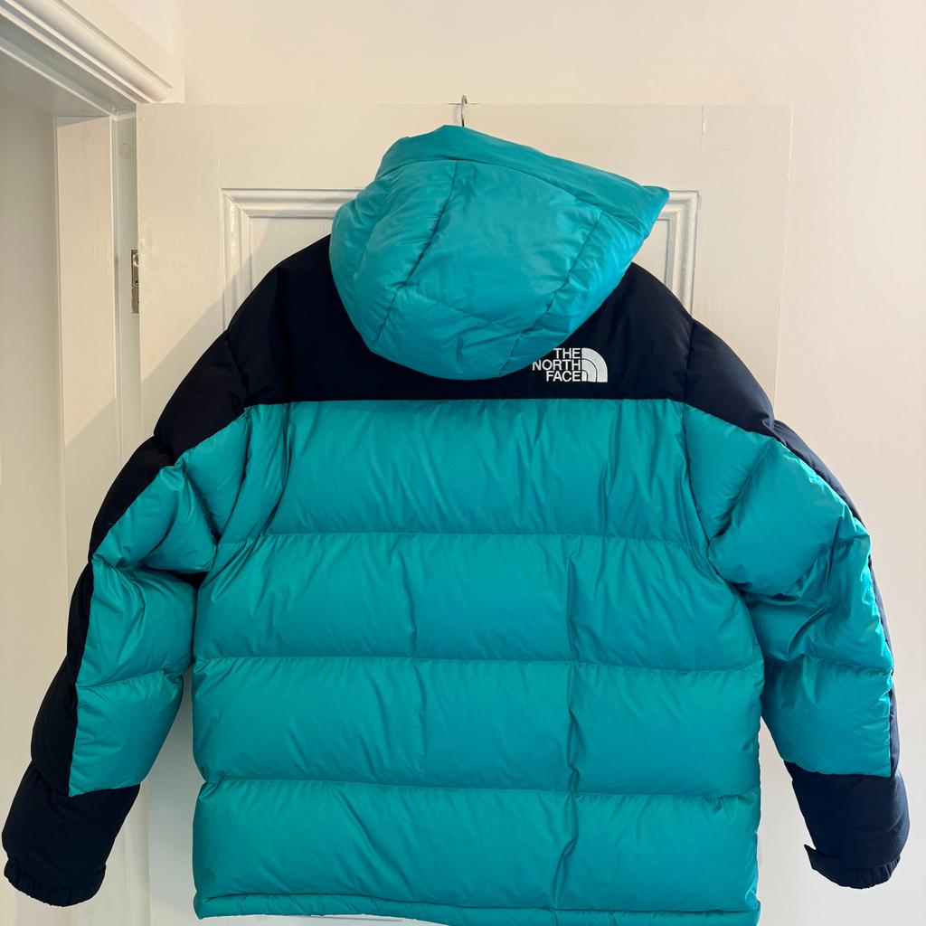 The North Face winter coat in great condition, only worn twice.

Colour: Black, Green, Porcelain Green
Size: XL