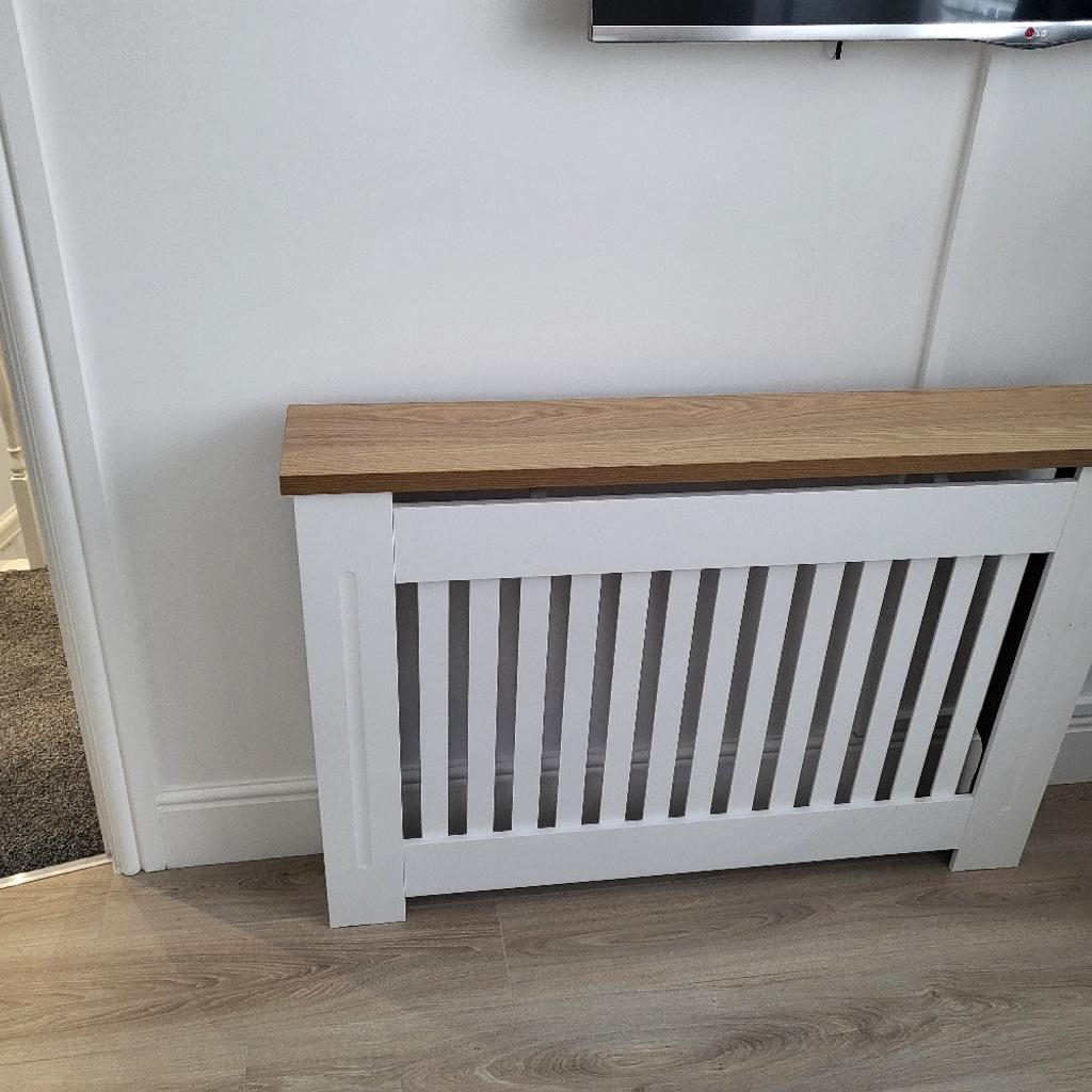 white radiator cover/wood effect top
height 29 and 1/2 inches
width 41 and 1/2 inches
Depth 7 and 1/2 inches