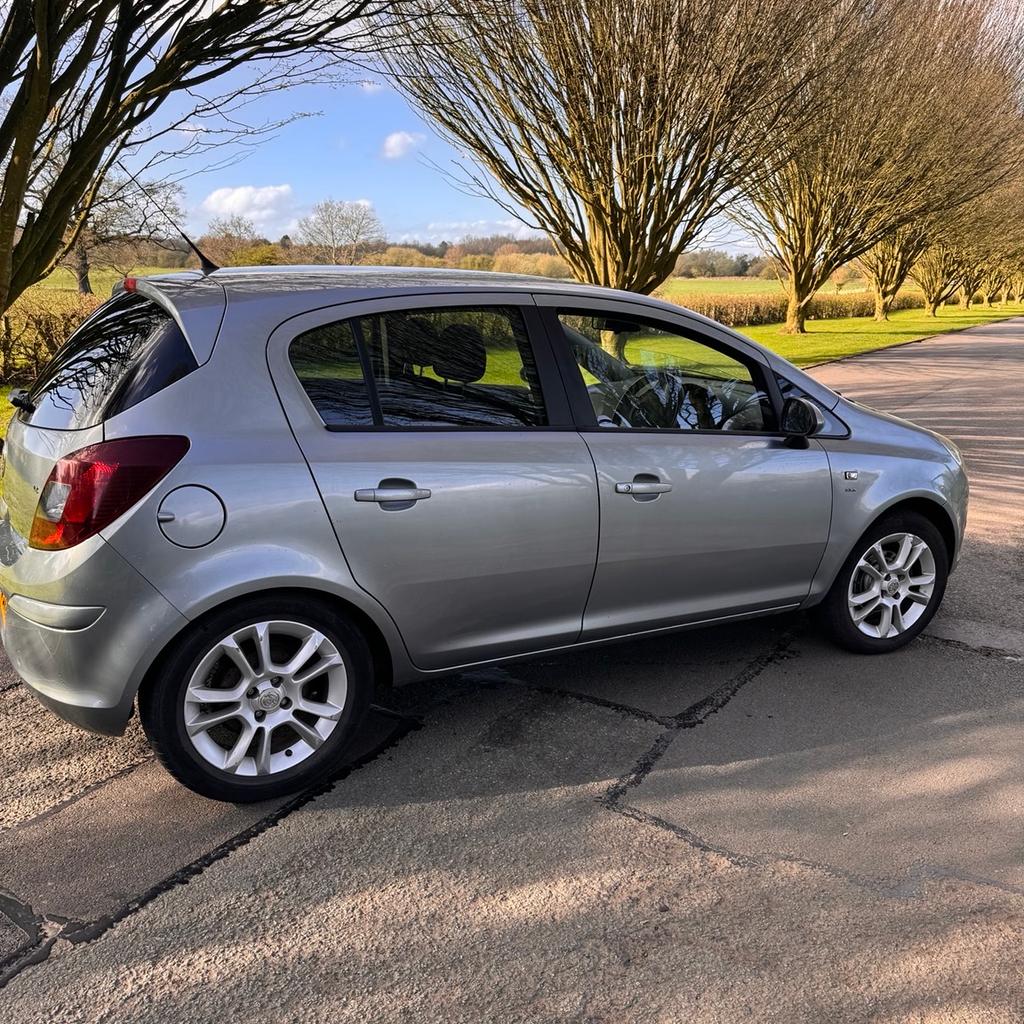 Vauxhall corsa
Full 12 months mot
Just had new front brakes
New suspension springs front and rear drivers side
New ball joint
Track rod
109k miles
Service history
Drives superb
Wheels need a tidy and there is a crack in windscreen (advisory as not in drivers view)
Price for quick sale £1450
1.2l petrol