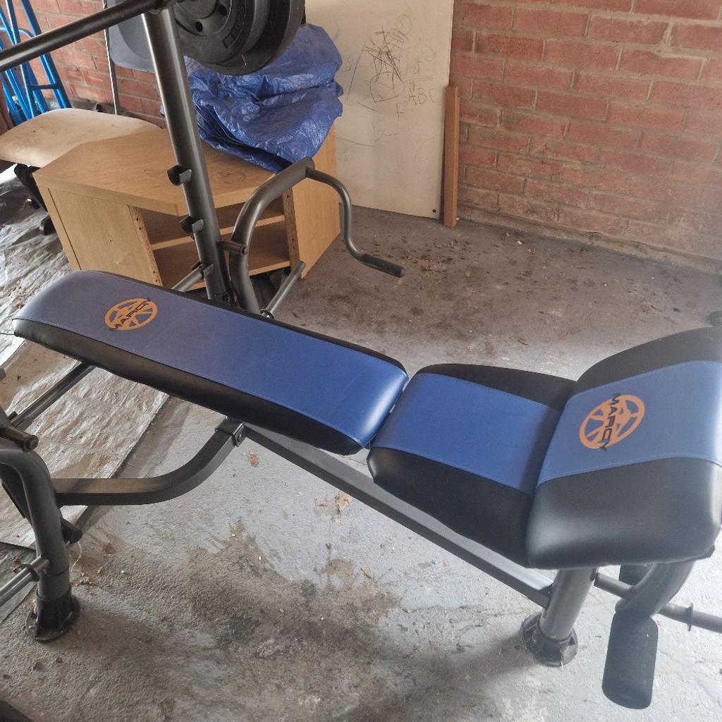 Good weights Bench excellent condition.