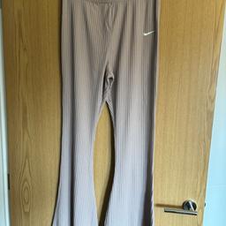 Brand new, never worn - I ran out of time to return

Beige ribbed flared leggings

Will deliver free locally

On other sites