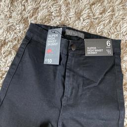 Primark Black Skinny High Waisted Jeans. Brand New. Tags on. Was £10

Collection S64 Area. Can post for additional post & packing fees. I only post out to UK. I only accept Bank Transfer or Cash. Happy Sphocking 😊