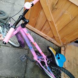 Handles are very worn hence the price.
I think it might be a 16 inch bike but I can't remember.
Daughter has outgrown it.