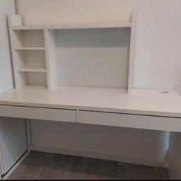 Zum Verkauf steht ein gut erhaltener Schreibtisch ( IKEA MICKE ) inklusive Anbauelement. Maße bitte den Bildern entnehmen.

Der Preis ist VB.

Abzuholen in Herten.