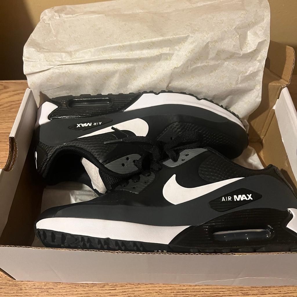 Ladies Nike Air Max 90 , only worn once around the house to try them and still like new - Colour is Black and White / Size 6
Collection only from Dagenham RM6 6NJ