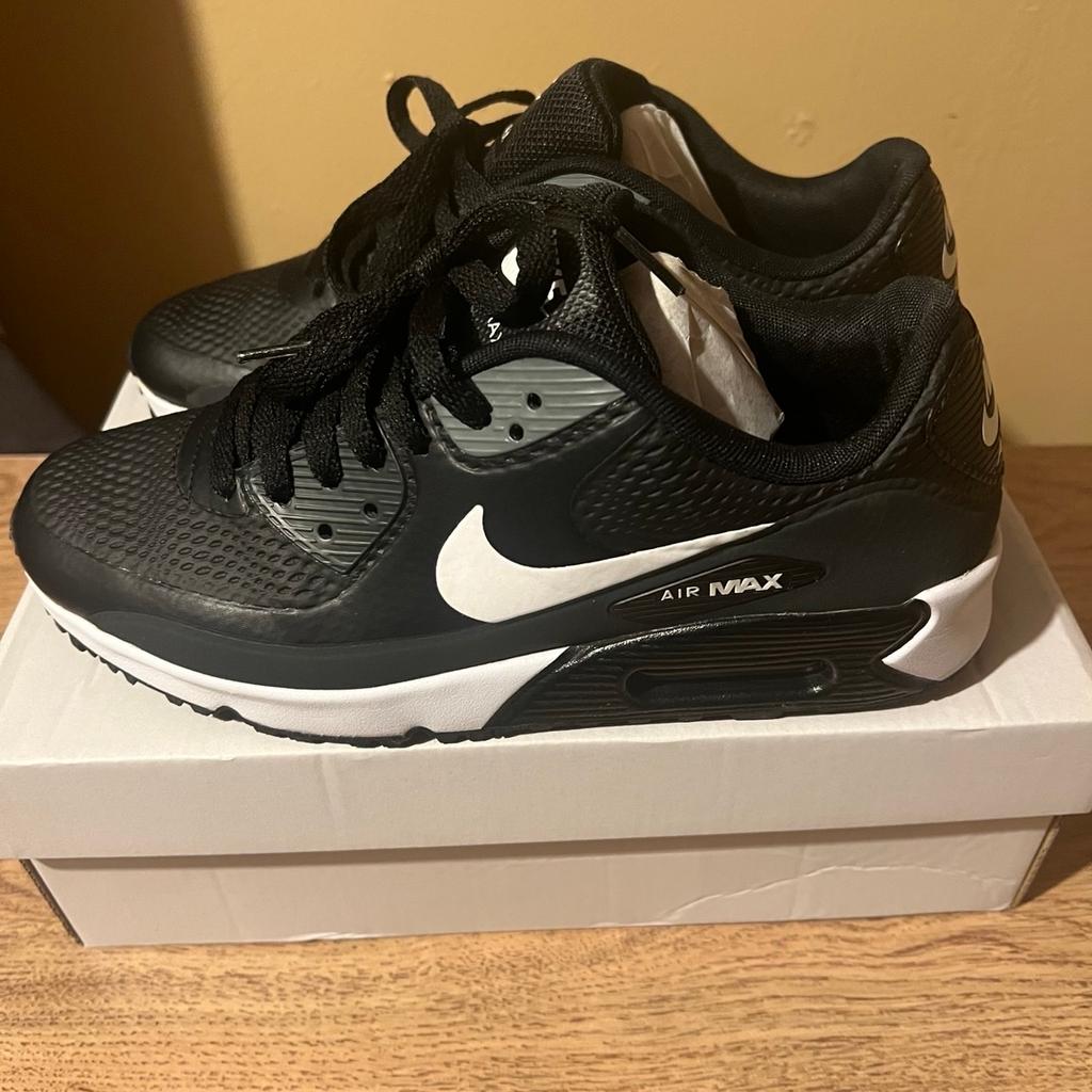 Ladies Nike Air Max 90 , only worn once around the house to try them and still like new - Colour is Black and White / Size 6
Collection only from Dagenham RM6 6NJ