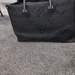 There is my used Authentic Louis Vuitton Monogram ToteBag.Its Limited edition(See the lining.not the usual red lining).Its is from my personal collection.Got the online Receipt if you it.For your peace of mind you can view on collection.Its got some age related imperfection but still in a very good condition.
Please see pictures before buying.
I do not sell fake bags.