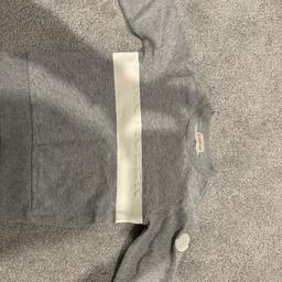 Boys moncler top in good condition 
Used few times 
Size 4A 
Can do cash on collection