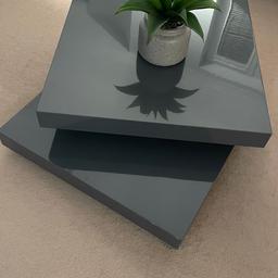 High gloss rotating 2 tier coffee table table.
Dimensions 75cm x 75cm x 35cm