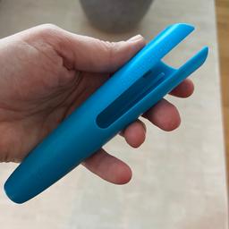 Blaue Hülle für einen Tiptoi Stift; optimal zu unterscheiden von mehreren Stiften

Tierfreier Nichtraucherhaushalt; kein Versand;
Nur zur Selbstabholung in Dornbirn;