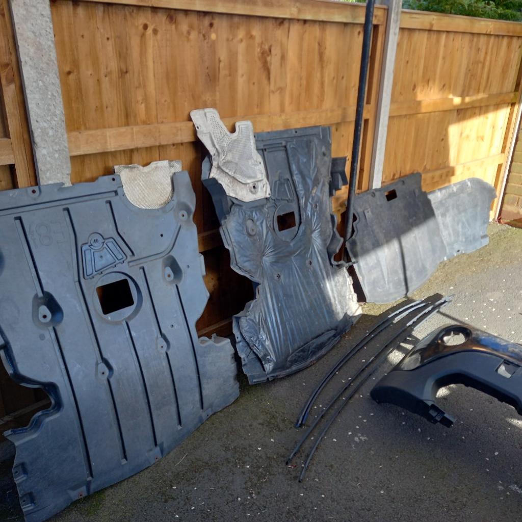 Joblot of BMW 1 and 3 series parts, including X3 front bumper cover. Any Questions: 07895 112746.