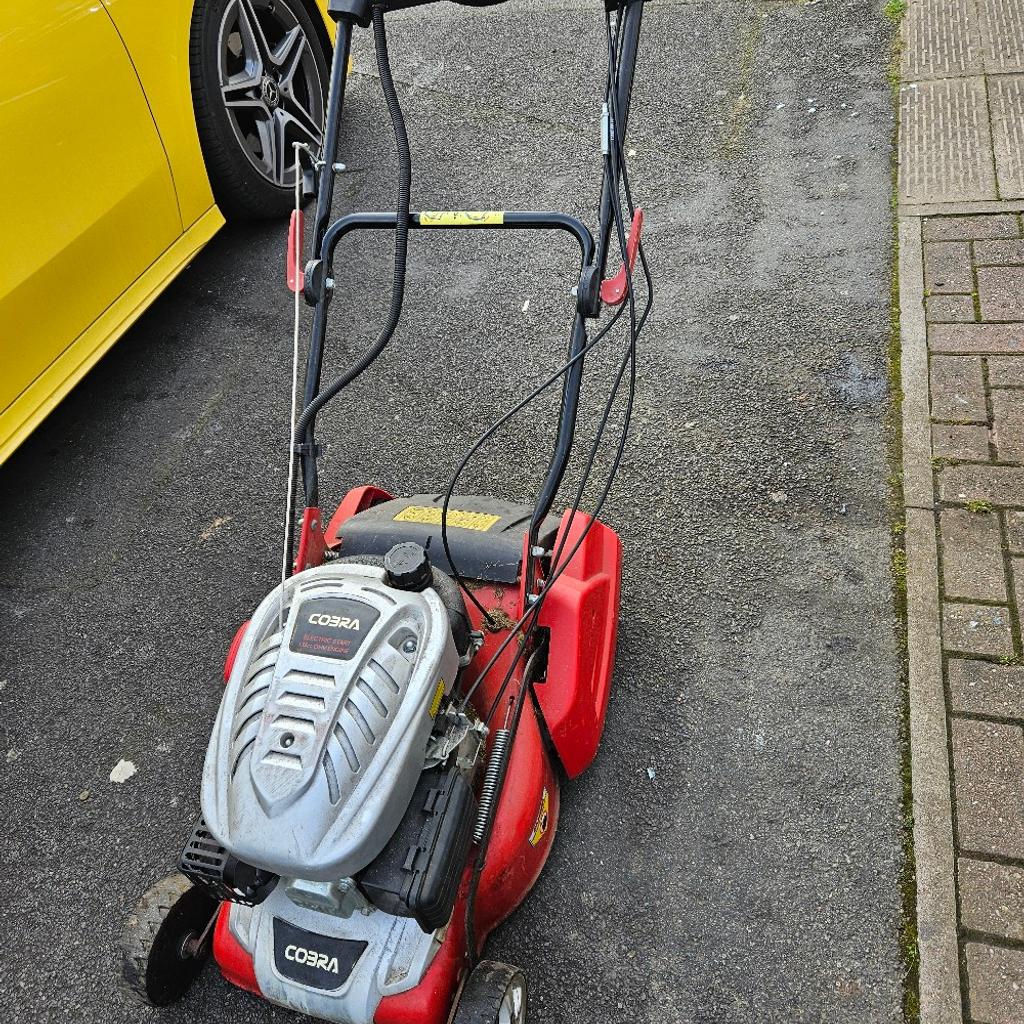 lost keys but still starts off the pull. cracking mower with roller to put lines down 👌🏽 can be seen working and deliver locally £150ono (please see the price of these before sending low offers)