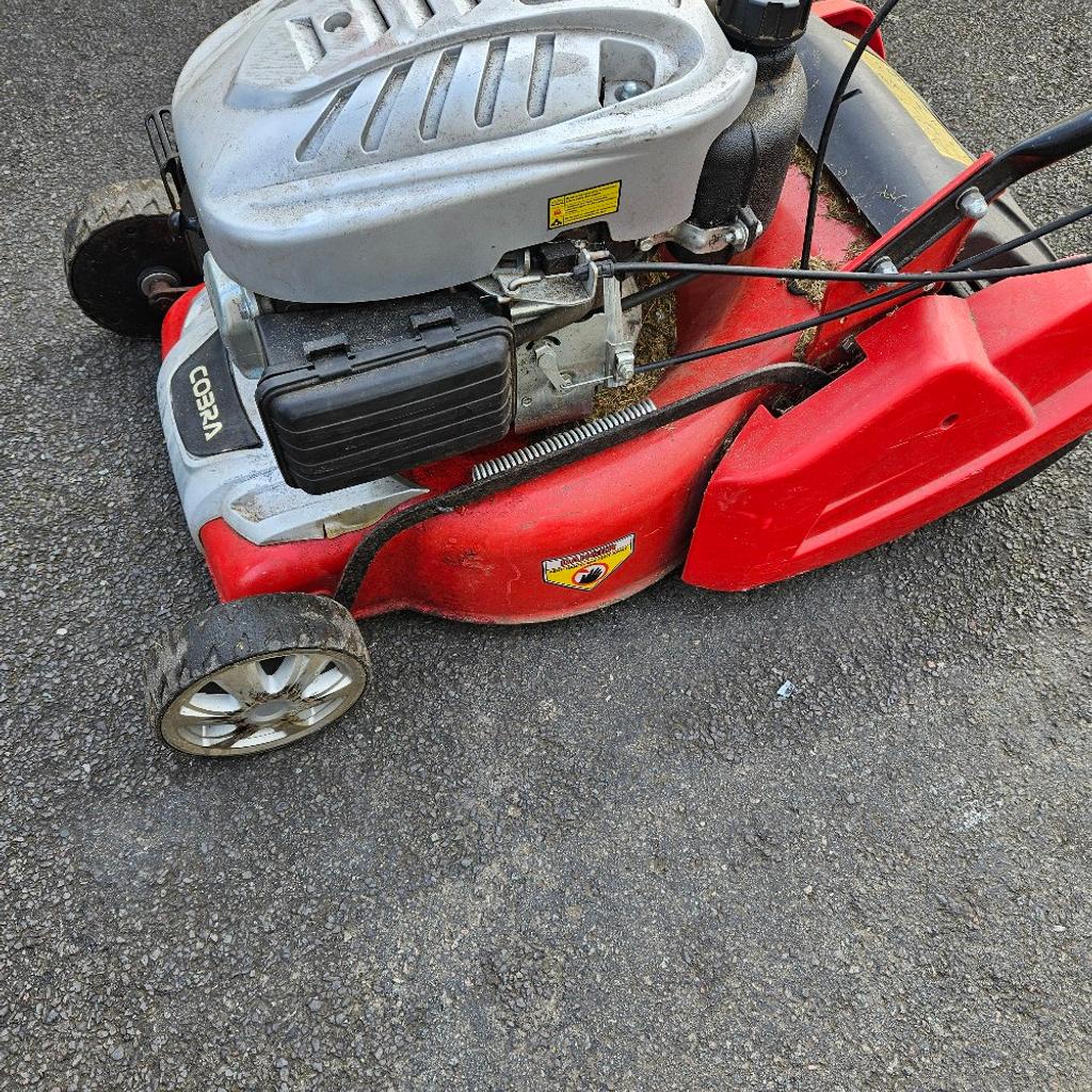 lost keys but still starts off the pull. cracking mower with roller to put lines down 👌🏽 can be seen working and deliver locally £150ono (please see the price of these before sending low offers)